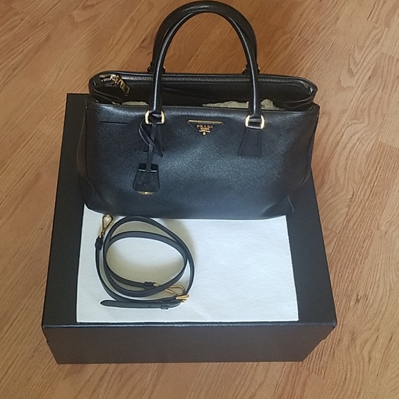 Handbags. - Picture 1 of 8